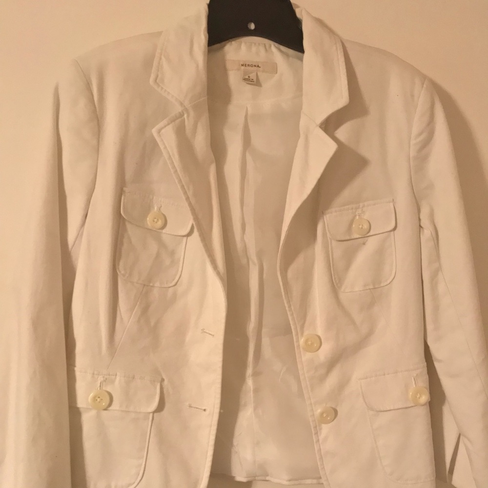 White Blazer w/stretch